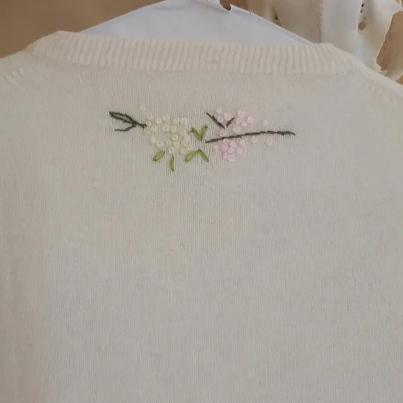 Vintage embroidered cardigan from France - Picture 6 of 9